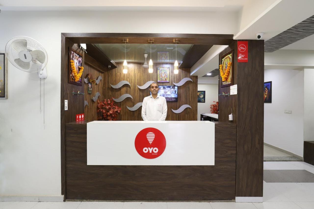 Oyo 9238 Hotel Meet Palace Naroda Ngoại thất bức ảnh