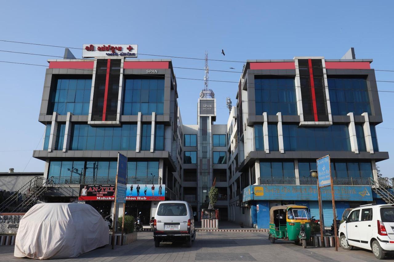 Oyo 9238 Hotel Meet Palace Naroda Ngoại thất bức ảnh