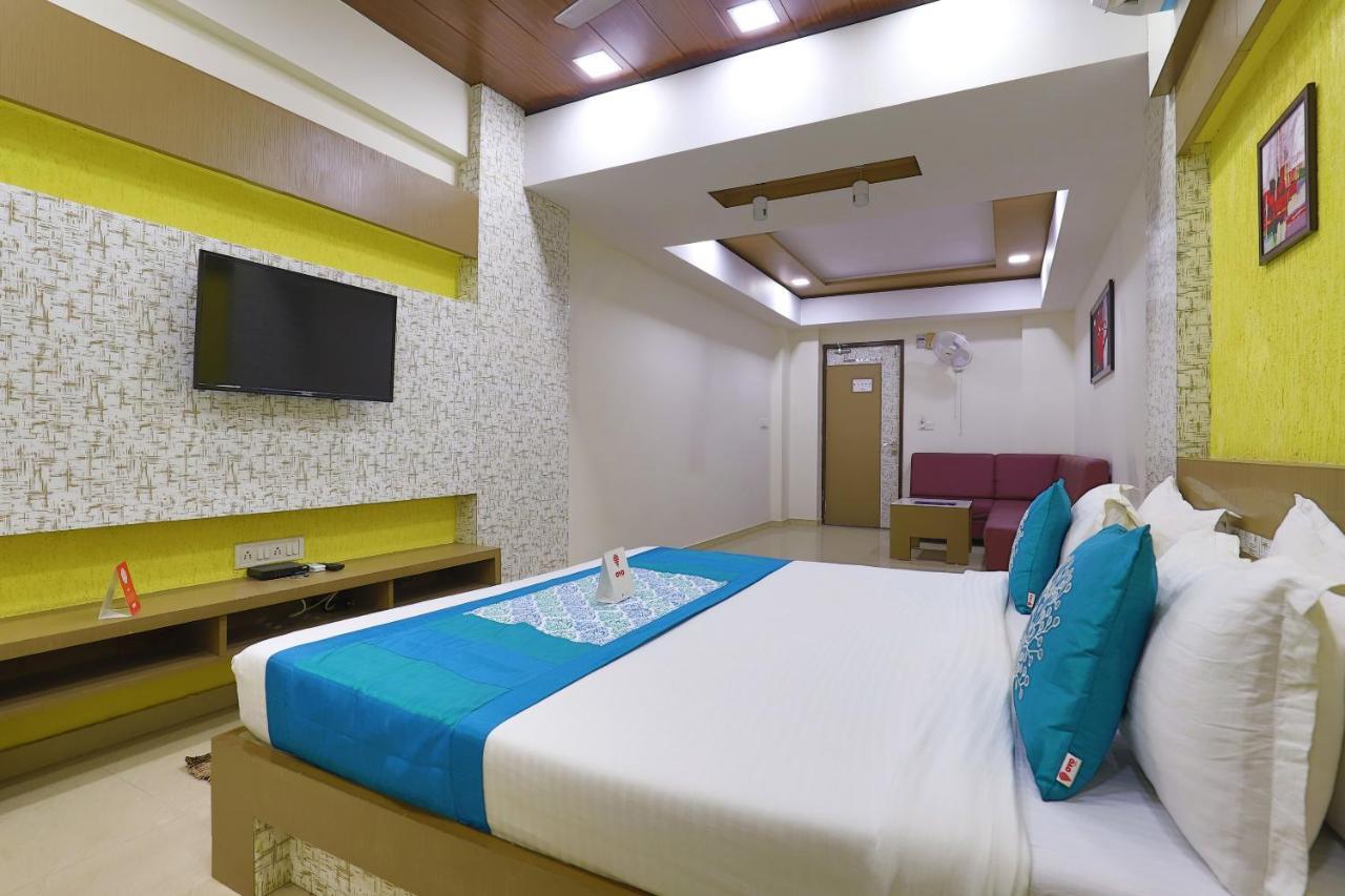 Oyo 9238 Hotel Meet Palace Naroda Ngoại thất bức ảnh