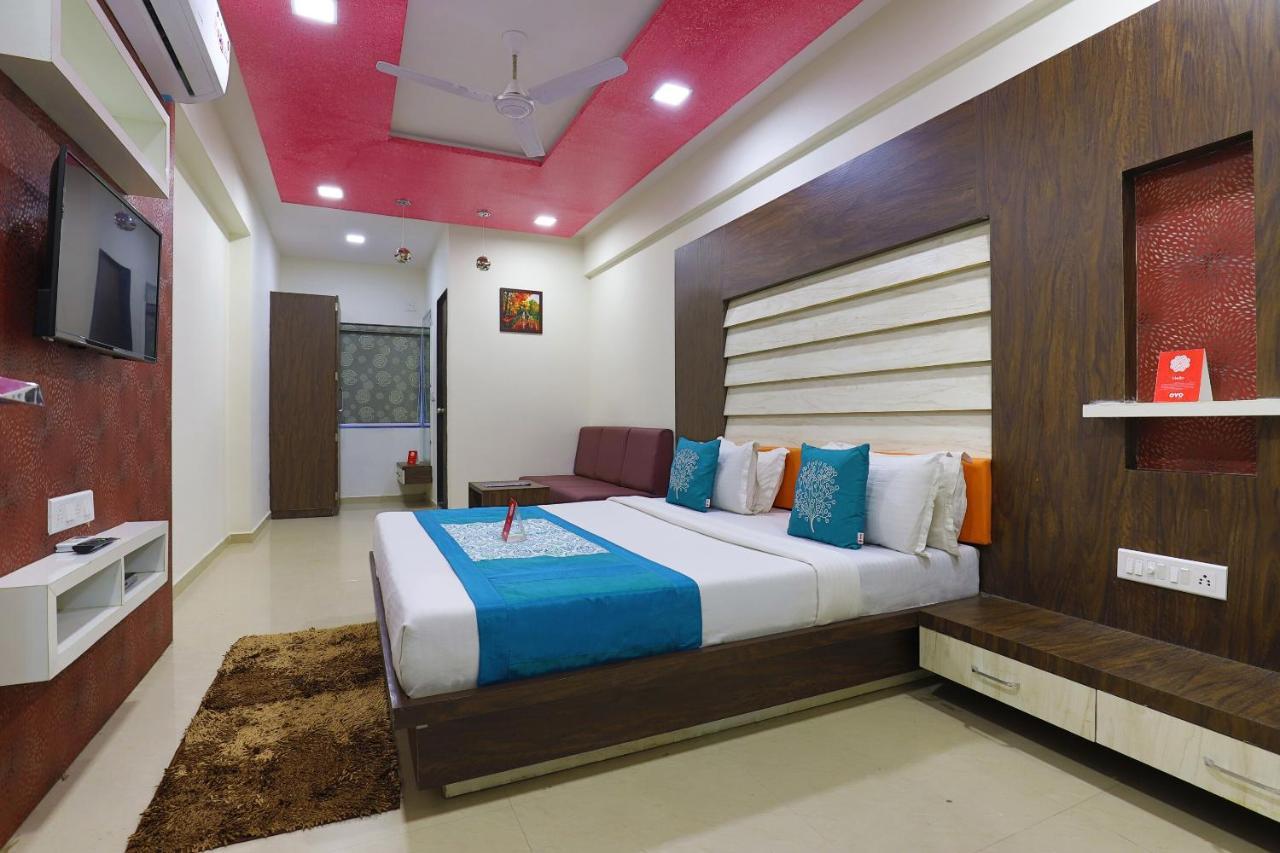 Oyo 9238 Hotel Meet Palace Naroda Ngoại thất bức ảnh