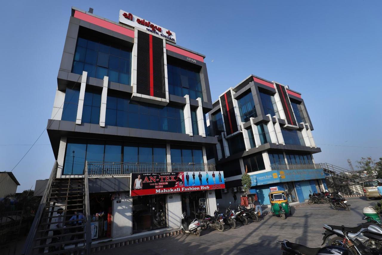 Oyo 9238 Hotel Meet Palace Naroda Ngoại thất bức ảnh